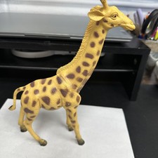 VERY NICE GIRAFFE 9" Plastic Toy Figure Jungle