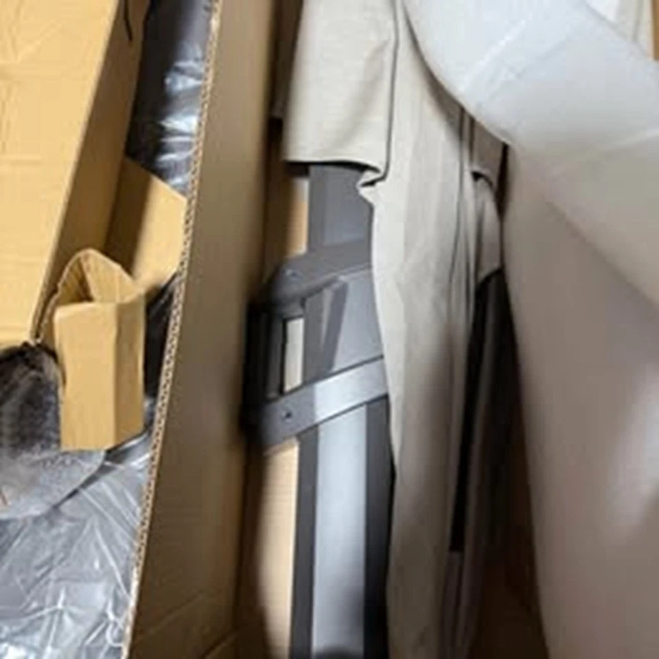 Paraguas voladizo de aluminio LED solar cuadrado de 2 niveles Seasons Sentry de 10' con base Foto 2 de 4