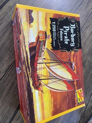 Lindberg Barbary Pirate Felucca 1:250 Scale Plastic Model Kit HL205