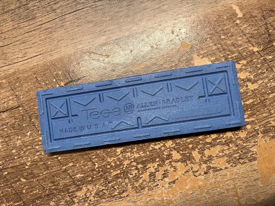 Azulejo Tega - Cerámica arquitectónica de Allen-Bradley - Azul - Era de 1960 Foto 2 de 4
