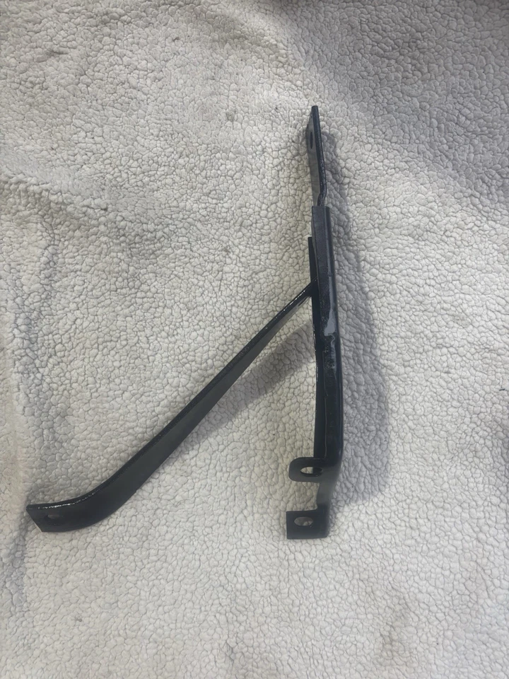 Suportes de para-choque dianteiro Ford Falcon 1960–1961 - Imagem 2 de 4