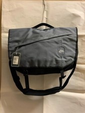 NIKE Tracolla, borsone, borsa postina. Dimensioni 50 X 35 X 15 cm.