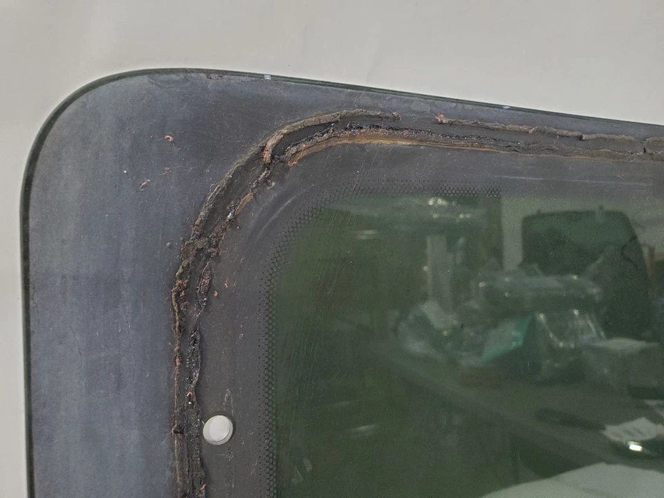 Vidrio trasero derecho usado se adapta a: furgoneta Ford E350 2012 estacionaria 4 orificios privacidad tinte R Foto 3 de 4