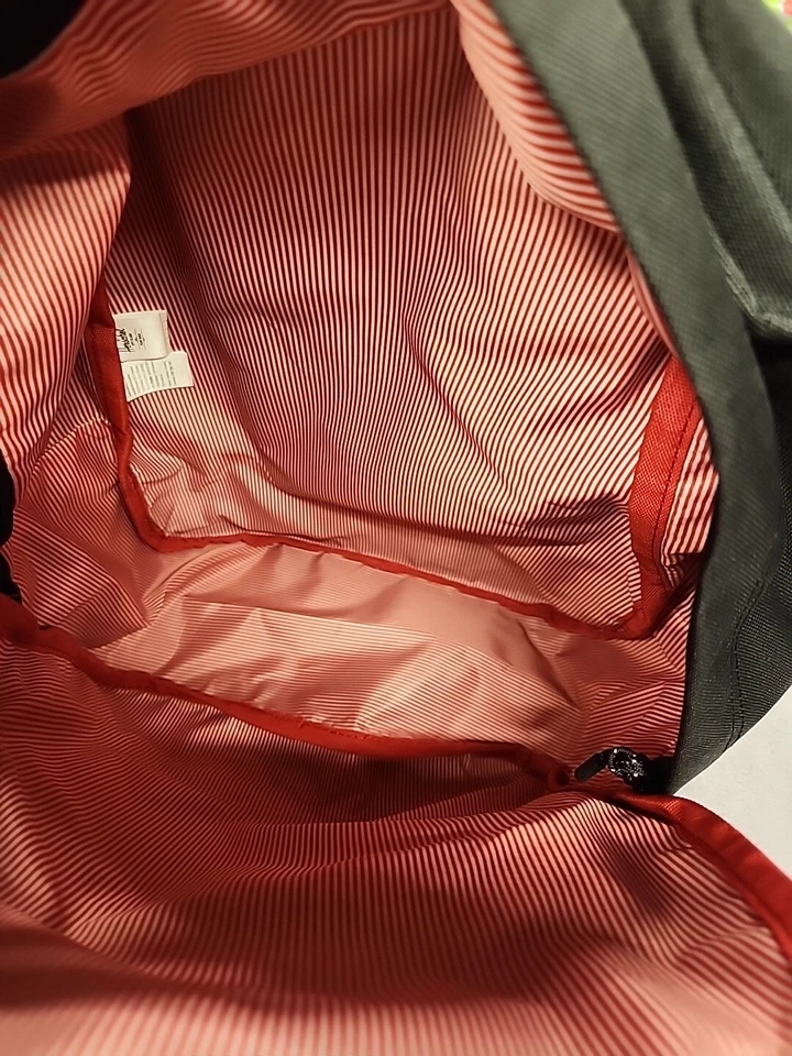 Mochila de día informal Herschel 24,5 L de algodón, negra Foto 3 de 4