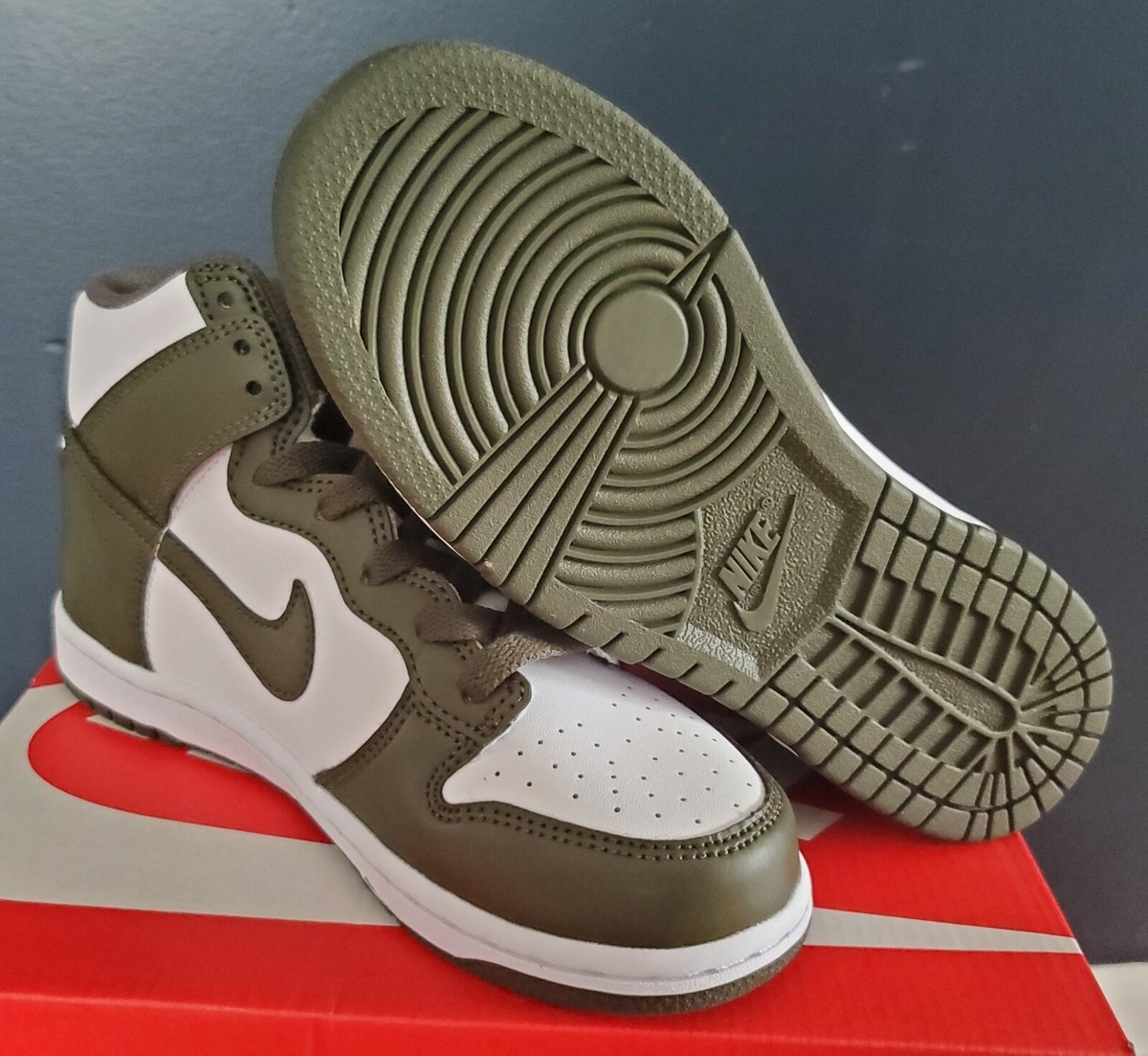 大人もOK◆NIKE◆GS DUNK HIGH CARGO KHAKI◆送料無料◆ NEW AUTHENTIC NIKE DUNK HI (GS)