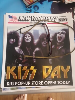 Kiss New York Post Frontpage Poster...Kopie