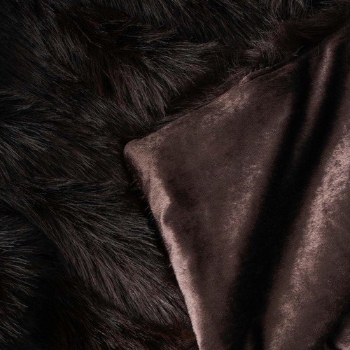 Elegant Double-Sided Faux Fur Throw - Cozy 60"x80" Blanket for Home Decor - Picture 10 of 12