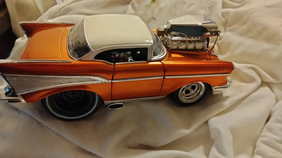 Muscle Machines Funline 1:24 '57 Chevy " *Candy Orange RARE! Loose - Image 2 of 4