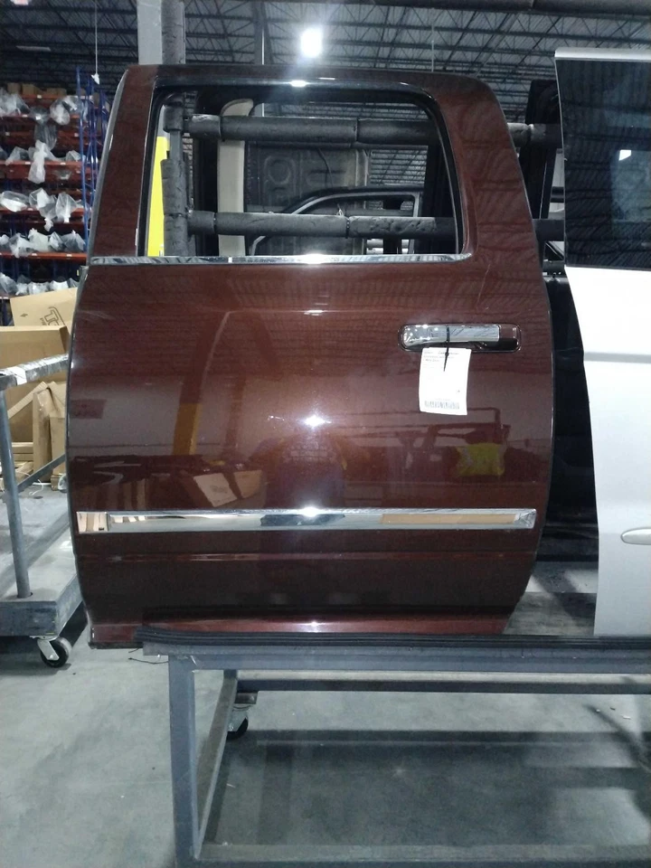 Conjunto de puerta trasera izquierda usado lado trasero se adapta a: camioneta Ram Dodge 1500 2015 eléctrica Foto 2 de 4