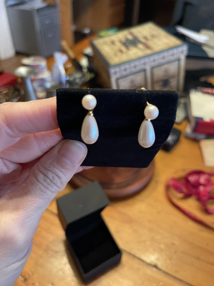 Earrings for pierced ears, dangle drop Pearls  - Image 2 of 4