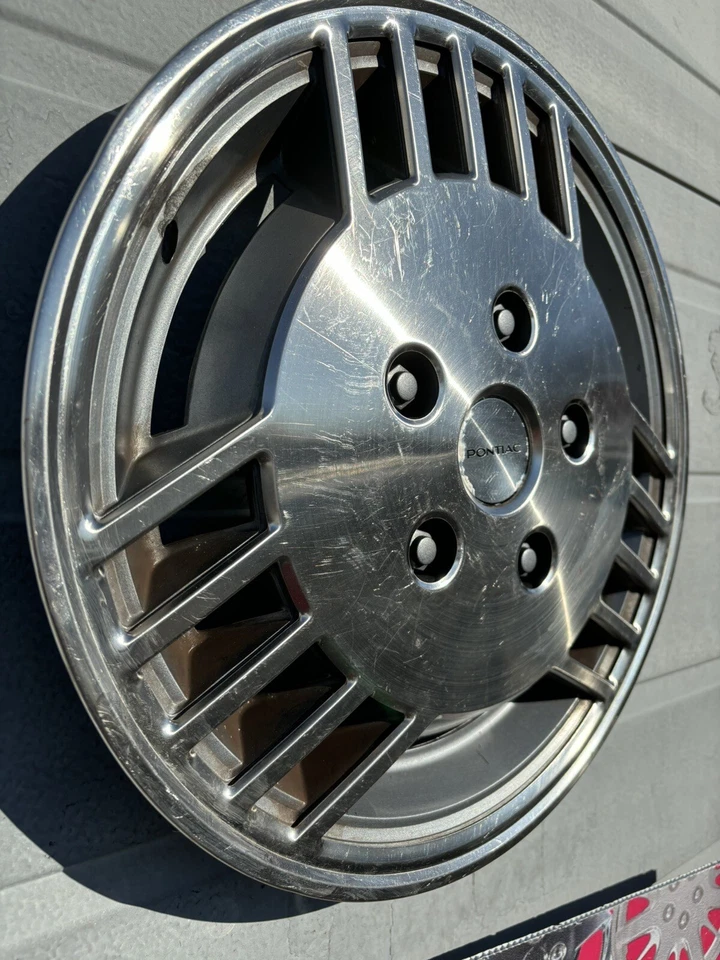 Pontiac 6000 1986-1988 usado 14” tapacubos 1 bonito original 15 tipo costilla P/N#A1009172 Foto 3 de 4