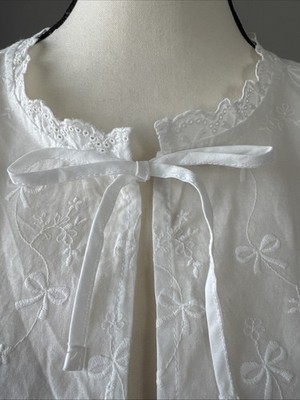 AND NOW THIS!  Ladies Embroidered Blouse ~ White ~ Size L ~ New!