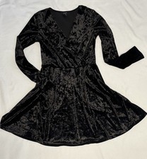 Forever 21 Size M Black Velvet Velour Skater Mini Dress Fit Flare Long Sleeve V