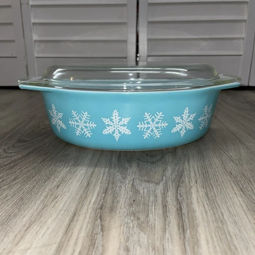 Vintage MCM Pyrex 045 Turquoise Snowflake Oval Casserole Dish with Lid 2 1/2 qt