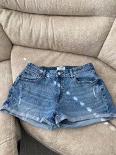 NEW Denizen Levis Womans High Rise Denim Shorts in Size 14 - W32