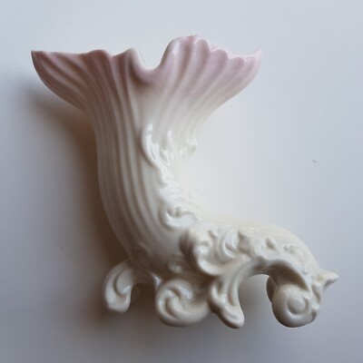 Belleek irische Keramik Vase Fermanagh Füllhorn 12cm Relief grüner Stempel 70er 