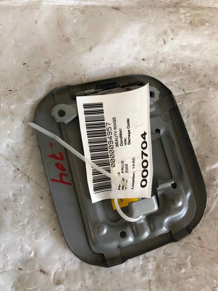 Toyota Prius 2002 sedán puerta trasera del tanque de llenado de combustible OEM Foto 2 de 4