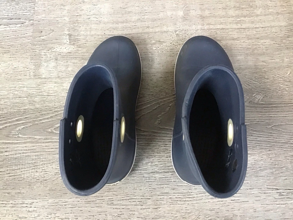 Botas de chuva CROCS Jaunt shorty pull-on impermeáveis 15769 sapatos femininos 7 azul marinho - Imagem 4 de 4