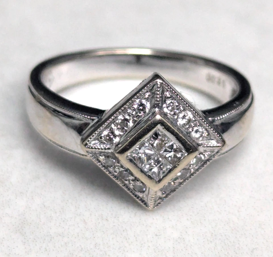 18ct White Gold Ring 0.25ct Diamond Stones 750 Hallmarked Ring Size M