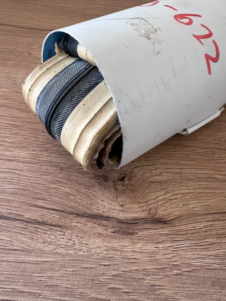 Pièces de vélo rétro - NOS WOLBER RALLY 20TKS TIRE 20-622 (700C) - Photo 4/4