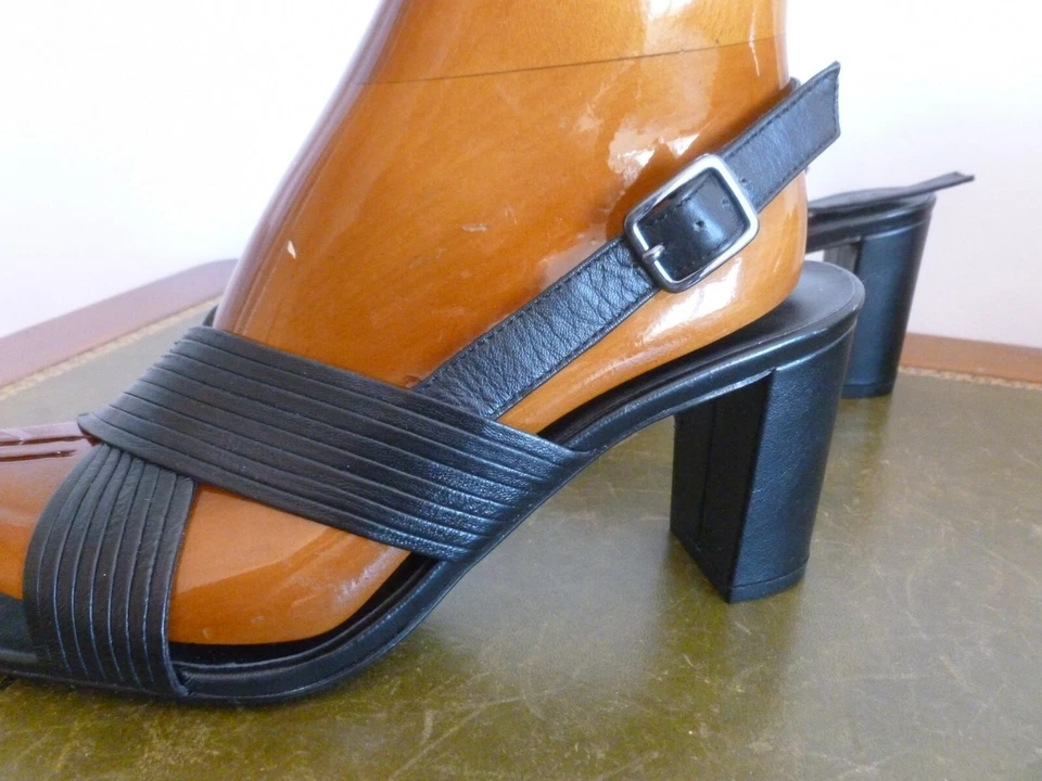 SUPERBES ESCARPINS SANDALES MINELLI CUIR NOIR TALON BOTTIER  T.39 - Photo 2/4