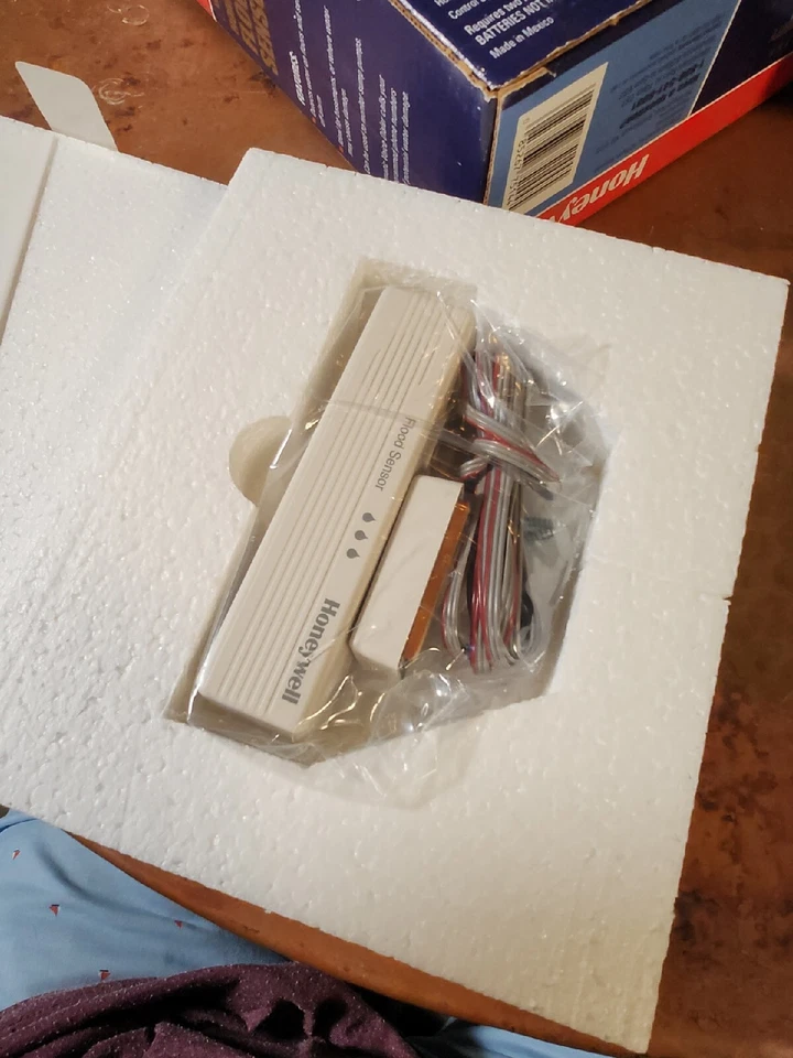 Honeywell HSA-700 Flood Sensor New OLD Stock - Image 4 of 4