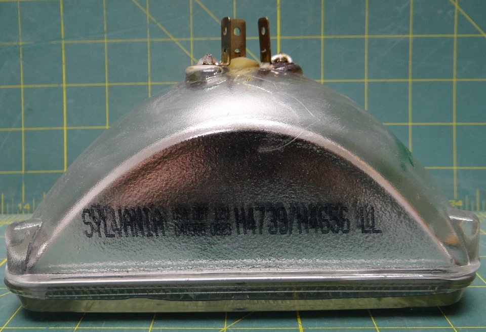 Прямоугольный ближний свет Sylvania Halogen Plus H4656LL для системы из 4 фар - Изображение 2 из 4