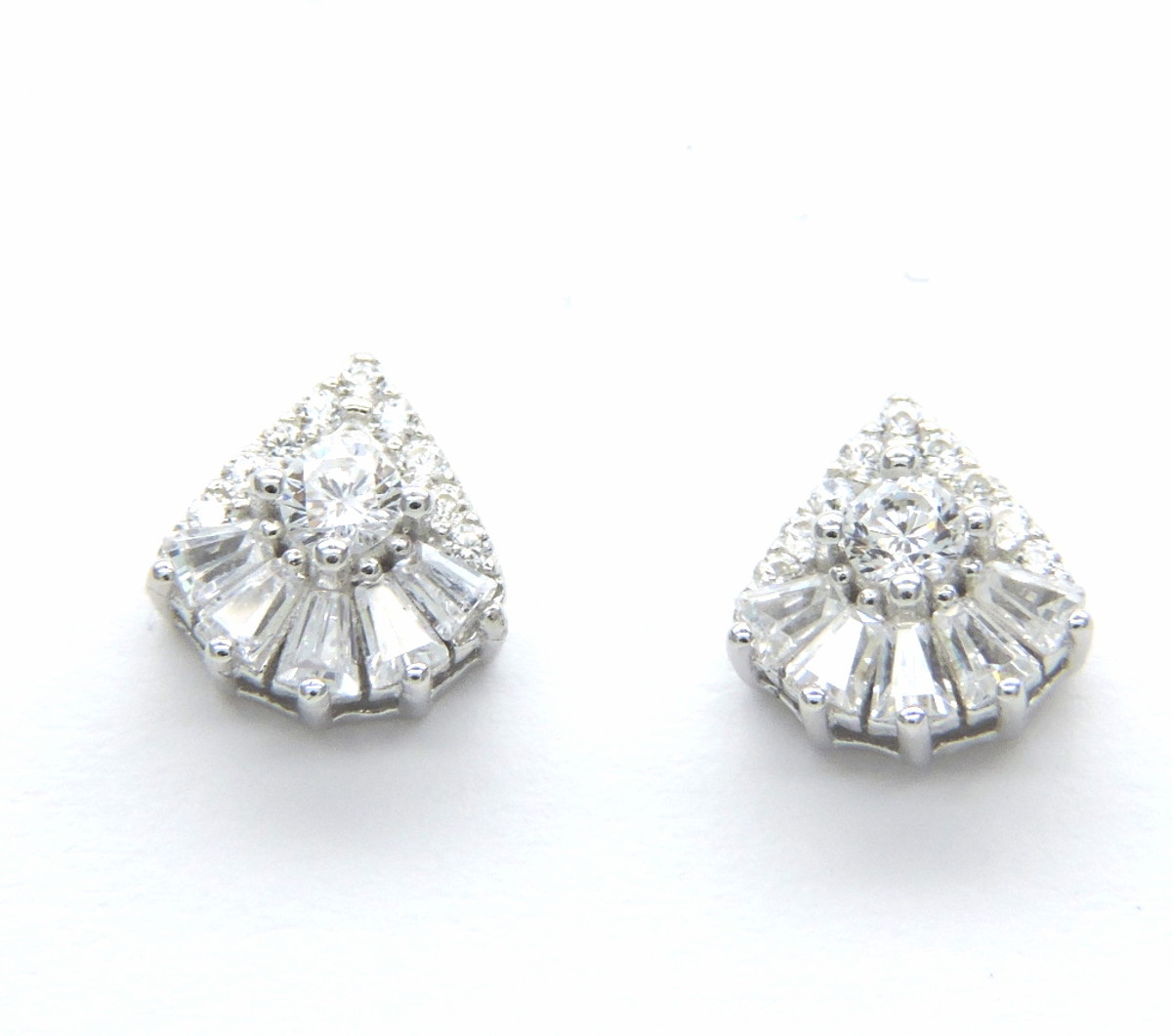 Pendientes Plata 925A Lobo Fantasía con Circonitas