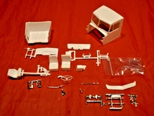 AMT Kenworth W-925 Cab Interior and Glass Parts 1/25