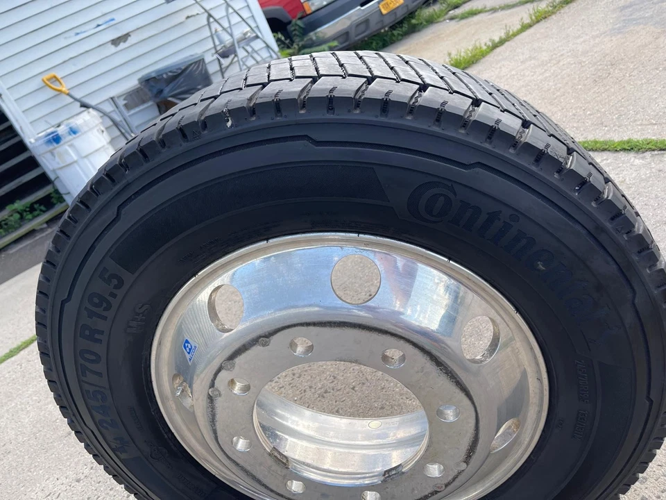 Neumático Continental Hybrid HD3 245/70R19.5 Foto 3 de 4