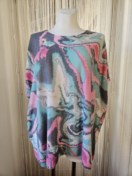 Plus Size Shirt in Batik Pattern