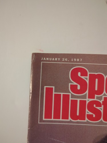 Sports Illustrated January 26 1987 Lawrence Taylor Giants First Solo Cover Dir - Picture 2 of 6