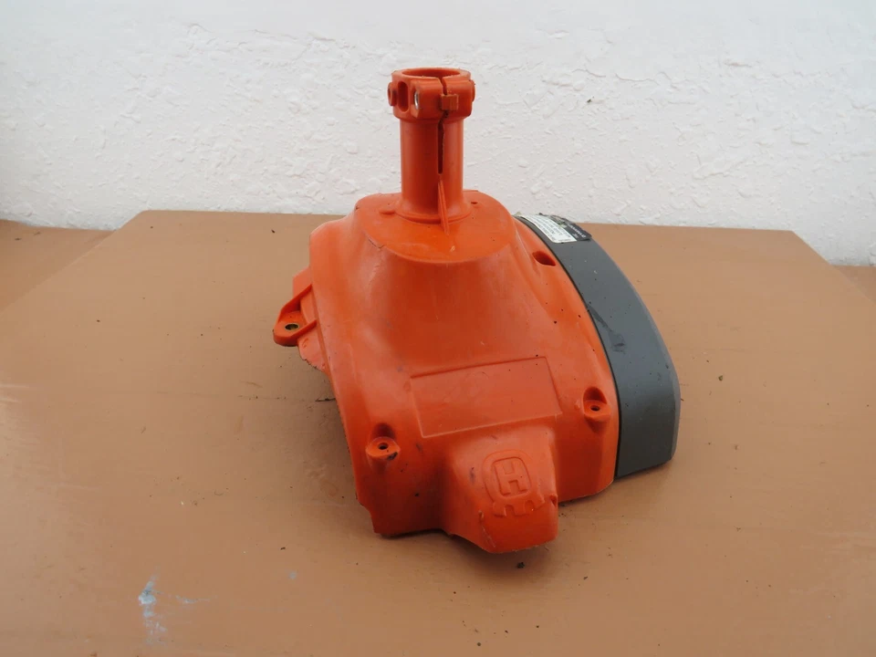 Husqvarna 129DJX Recortadora de cuerda OEM Abrazadera de eje de transmisión 580-293701 Foto 4 de 4