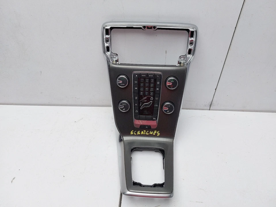 VOLVO V40 CENTRE CONSOLE TRIM WITH MULTIFUNCTION CONTROL SWITCH PANEL 2014 - Image 2 of 4