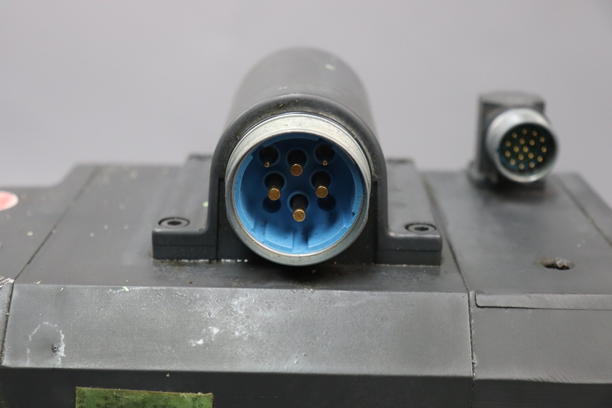 Siemens 1FT6082-1AF71-1EG1 Servomotor + Encoder F02 2048 S/R Siemens 1FT6082-1AF71-1EG1 Servomotor + Encoder F02 2048 S/R