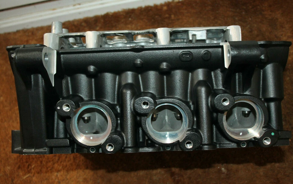 Triumph T1154500 CYL HEAD, 3 CYL,M/C,SAI,BLACK - New — 第 3/4 张图片