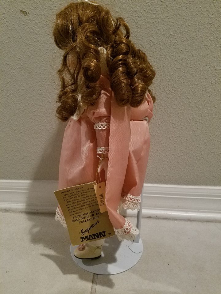 Vintage SEYMORE MANN COLLECTION PORCELAIN DOLL VIVIAN 17