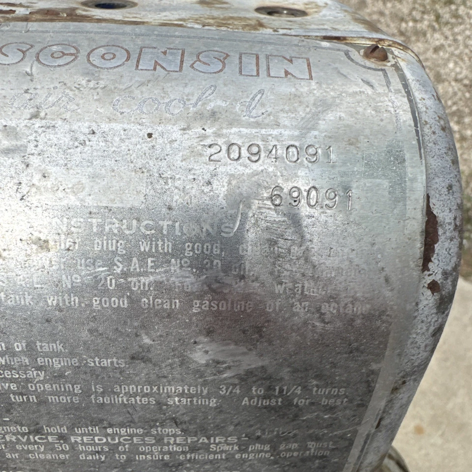 Wisconsin AKN Motor Gas Volante Cubierta de Metal Usado Motor Tractor Parte Foto 4 de 4