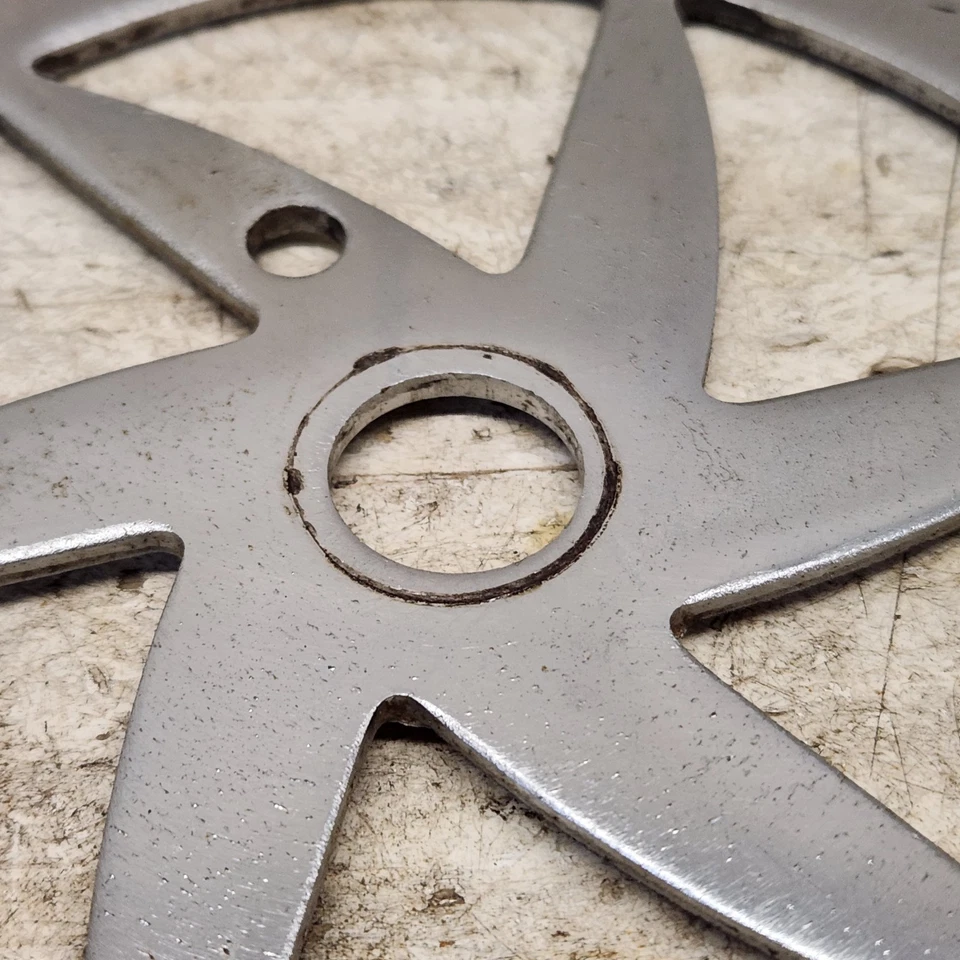 Plato de dientes saltados de los años 50 piñón Shelby globo de 24 dientes molinete espiral años 50 Foto 3 de 4