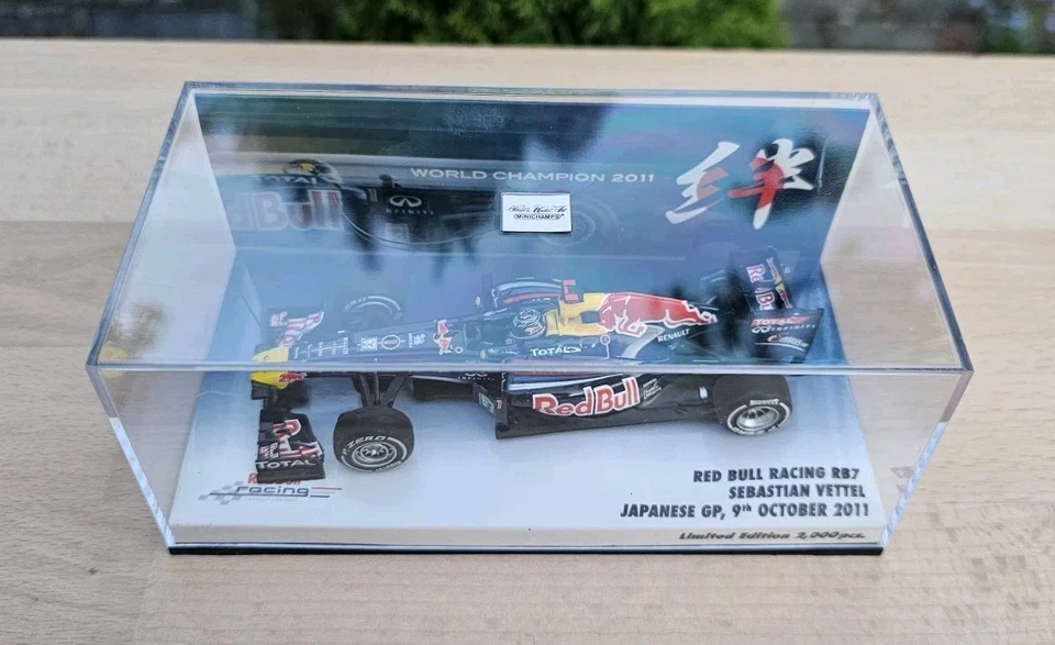 Sebastian Vettel Red Bull RB7 Japanese GP World Champion 2011 1:43 Minichamps - Bild 2 von 3