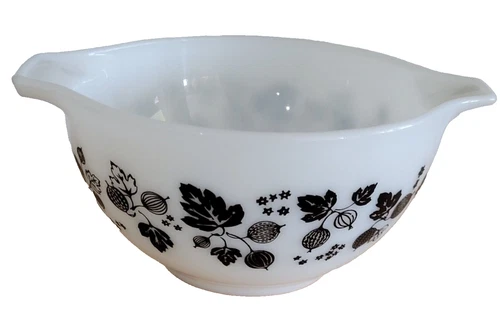 Vintage PYREX BLACK & WHITE GOOSBERRY Cinderella Mixing Bowl #441 1 1/2 Pints