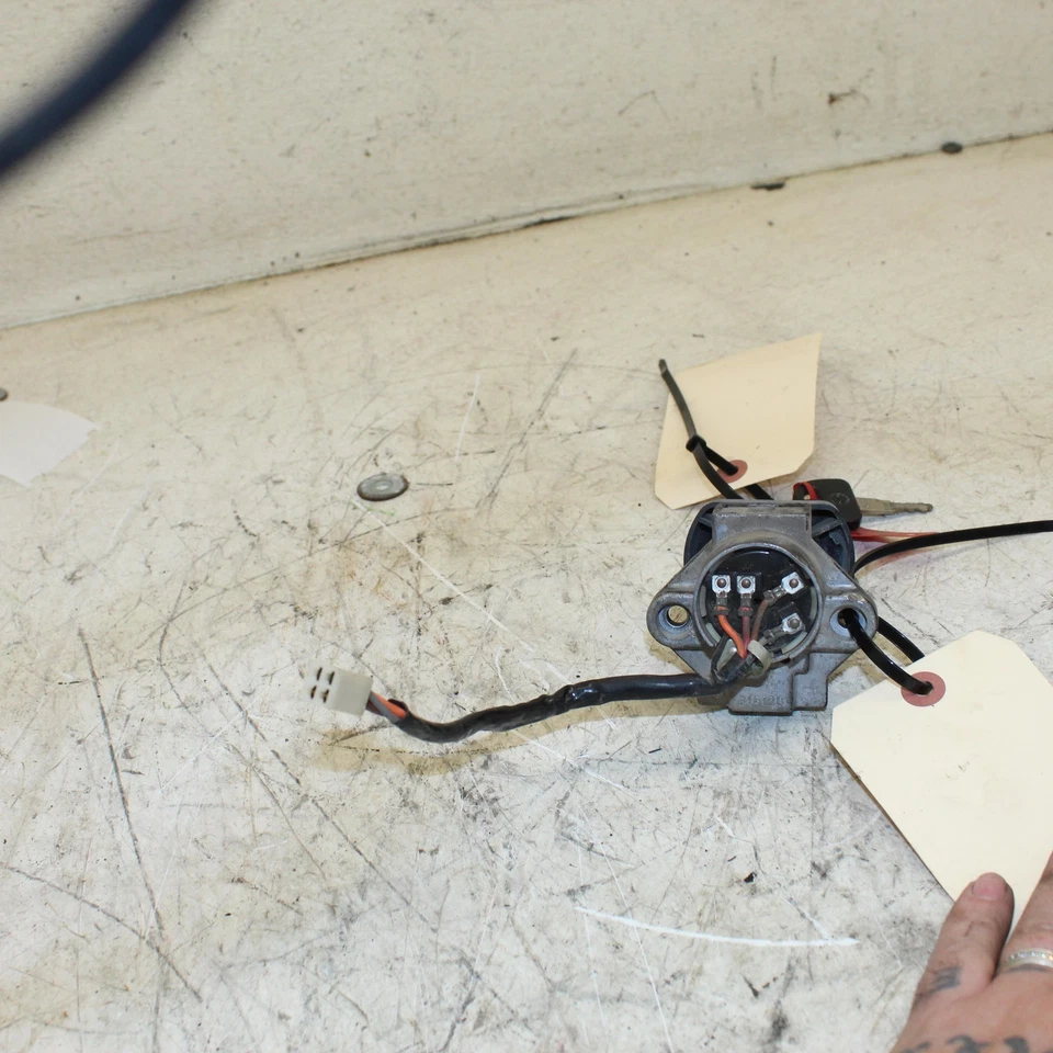 Suzuki GS1000 1978 cerradura de encendido OEM con llave m-2 Foto 2 de 4