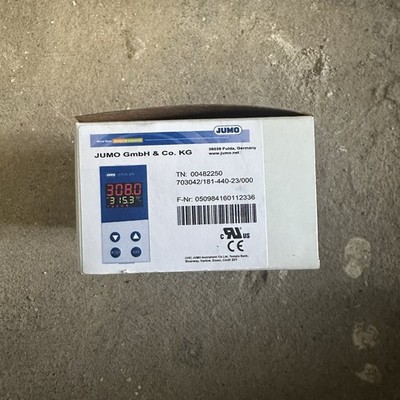 JUMO dTRON 308 703042/181-440-23/000 programmierbarer Universalregler