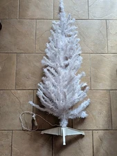 Winter Wonder Lane Yuletide White Tree 4ft 110 Branch Tips With Lights