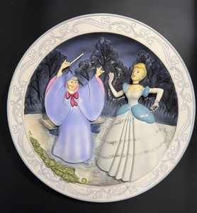 Disney’s 1950 Classic Cinderella 3D Collectiable Hanging Plate 8.25” vintage