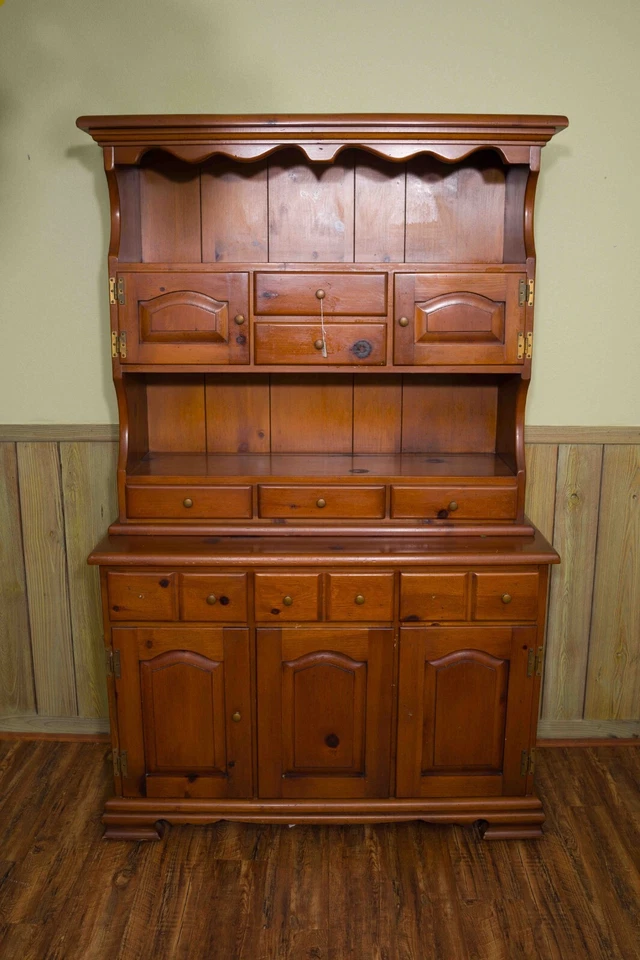 Gabinete vintage de pino macizo con cabaña - Venta inmobiliaria Foto 2 de 4