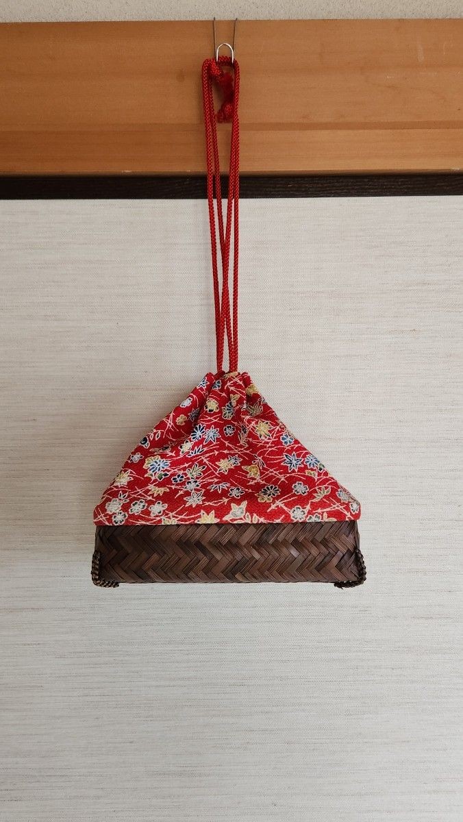 Drawstring bag floral pattern bamboo knitting red - image 1