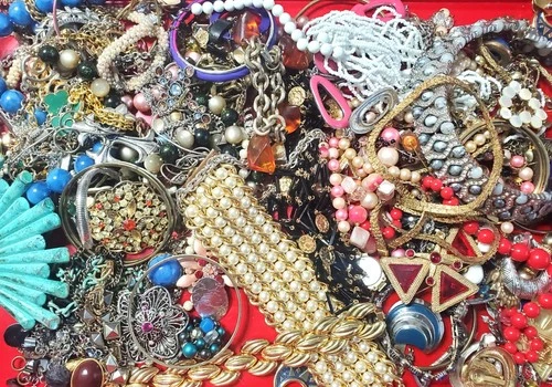 5 Pounds Vintage to Modern Costume Jewelry Junk Tangled Estate Craft Lot (Lot 4)