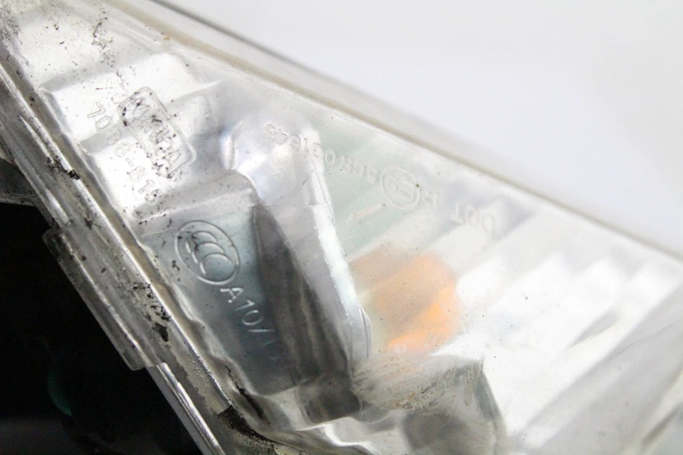 18-22 KAWASAKI NINJA 400 LEFT FRONT TURN SIGNAL LIGHT INDICATOR 23040-0153 - Image 3 of 4