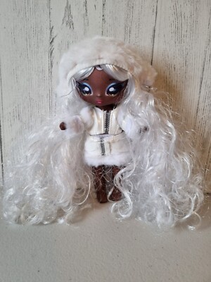 Na na na Surprise Puppe Surprise Cosey Serie Evie Von Hon lange weiße Haare Fehler